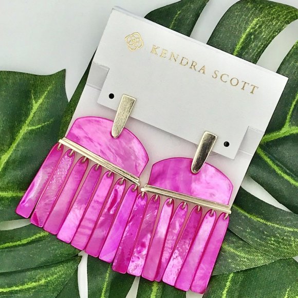 Kendra Scott Jewelry - 🎉2 x HP!🎉 KENDRA SCOTT Magenta Layne Earrings